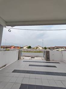Rumah menghadap jalan besar di Residen 4