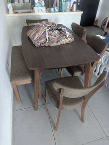Maju Home Wooden Dining Table Set