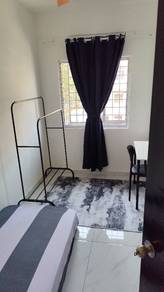 Small Room (Bilik ke-3)