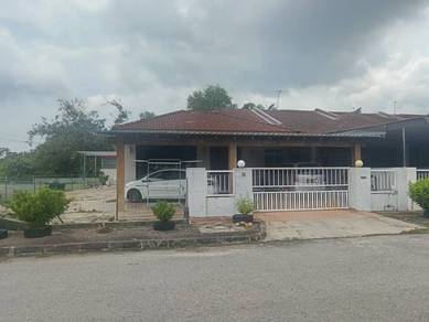 A corner single-storey terrace house located at Taman Keladi For Sale