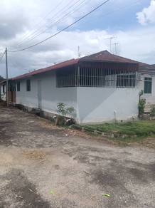 A corner single-storey terrace house located at Taman Keladi For Sale