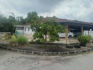 A corner single-storey terrace house located at Taman Keladi For Sale