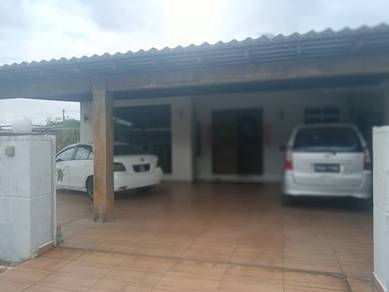 A corner single-storey terrace house located at Taman Keladi For Sale
