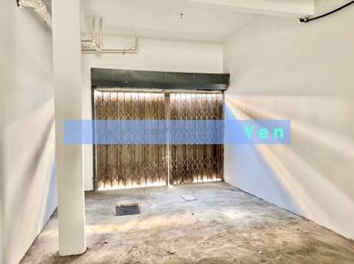Hot Location in TTDI! Ground Floor Shop Perfect for Café or Restaurant