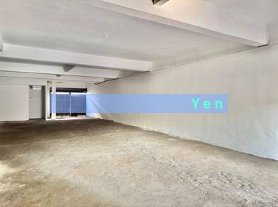 Hot Location in TTDI! Ground Floor Shop Perfect for Café or Restaurant