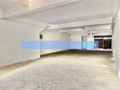 Hot Location in TTDI! Ground Floor Shop Perfect for Café or Restaurant