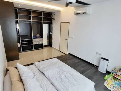 Move In Ready! Fully Furnished Solaria Residence with 2 Carparks