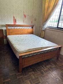 Solid wood Bedframe / Kayu Katil Queen