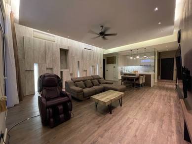 Big space Well Fully Maintain unit at Quayside Condominium