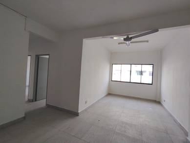 Flat Taman Gaya 3 Bedroom for rent Level 2  Prefer C & M Only