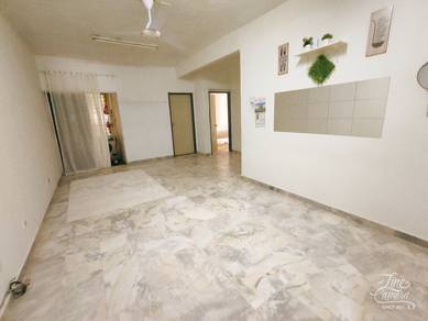 Nice and big ground floor Opal Apartment Subang Bestari