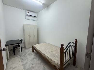 Room For Rent at Taman Mount Austin