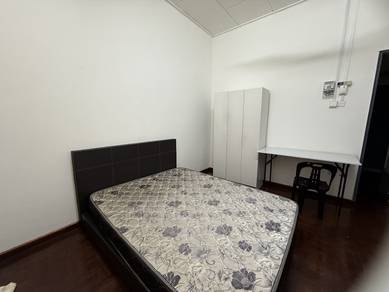 Middle Room For Rent At Taman Mount Austin/ Taman Daya