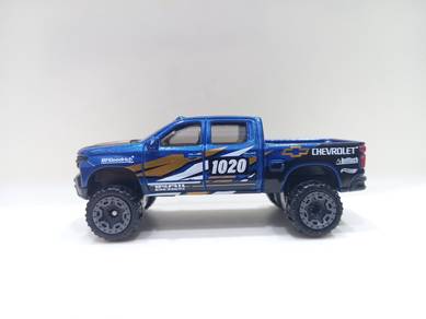 Hot Wheels '19 Chevy Silverado Trail Boss LT Truck