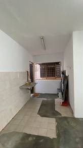 Murah murah sewa 3 bilik  walk up Damansara damai