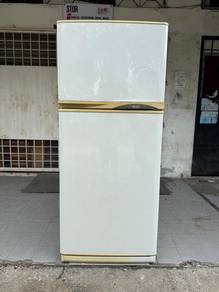 HesStar Peti ais Fridge 2 Door 570Lt