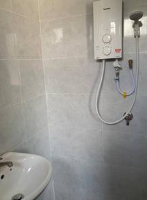 Taman Seri Damai 'B' Apartment, Jelutong. 800sf, Partially Furnished.