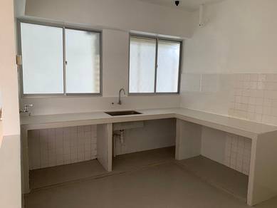 Taman Seri Damai 'B' Apartment, Jelutong. 800sf, Partially Furnished.