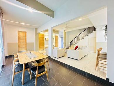 Beautiful Renovated Corner Lot Renovated 2 Storey Semi-D Garden Homes