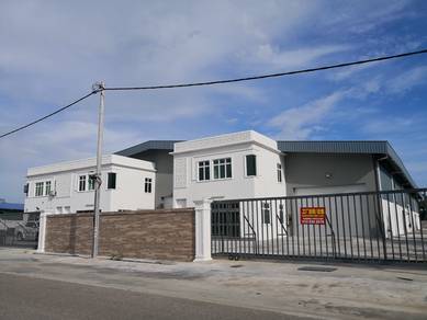 Padang Tembak Warehouse For Rent