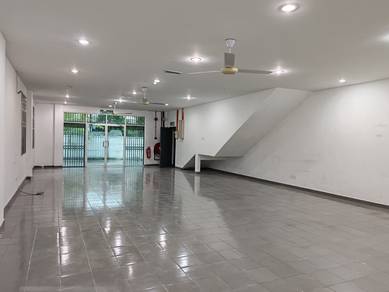 Padang Tembak Warehouse For Rent
