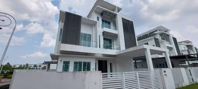 3 Storey Corner Bungalow in Hillpark Residences Alma Bm