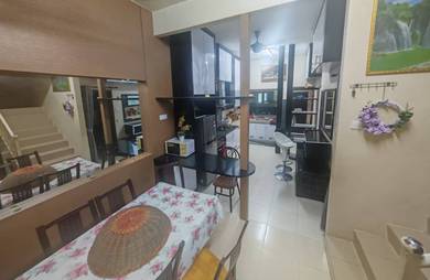Full Renovated- Rumah Teres 2 Tingkat Fasa 2B di Seri Manjong