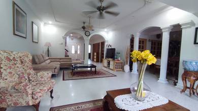 Rare Oversized Terrace Lot - 6Bedrooms - Solar Powered Home - Freehold