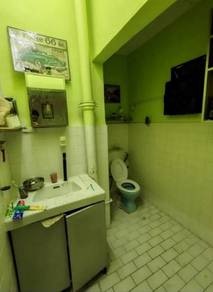 【Rumah Teres Pegangan Bebas Kluang | Baru Diubah Suai | 2 Ruang Kereta