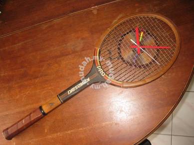 (B125) Vintage Wooden Tennis Racquet With Clock