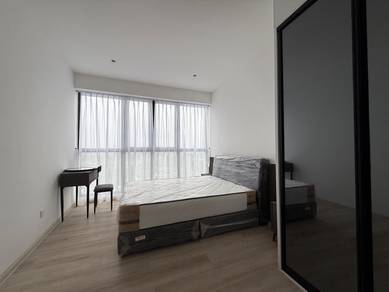 Furnished and 2 Car Park Milano 8, opposite Vivacity