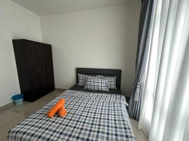 Taman daya Dato onn mount Austin room for rent