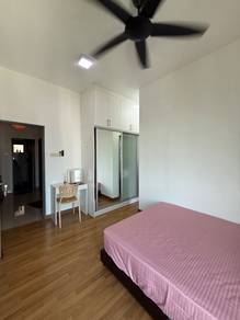 Master bedroom with bathroom at Amaya Maluri cheras
