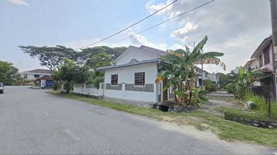 (RENOVATED RUMAH CANTiK) CORNER LOT BANGI SEKSYEN 4