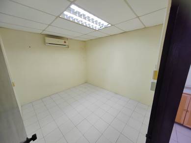 Commercial Corner Shop Lot facing main road in Jelutong / Greenlane