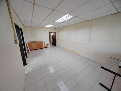 Commercial Corner Shop Lot facing main road in Jelutong / Greenlane