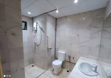 Rooms with Private Bathrooms | Near CIQ & RTS | Pelita Indah