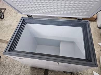 chest freezer deep freezer peti beku ais 156°Liter
