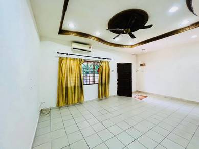 Double storey terrace at Prima Saujana Kajang gated with security