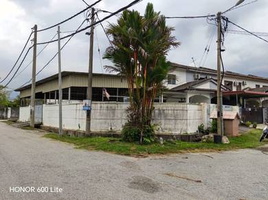 Rumah tepi untuk dijual di pekan Gopeng