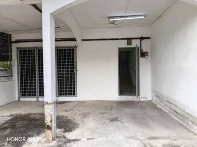 Rumah tepi untuk dijual di pekan Gopeng