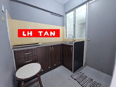 Puncak Erskine 88 renovated with floor tiles & kitchen nice unit
