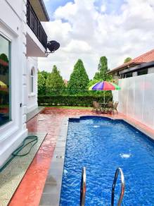 Banglo Gaya Georgian dengan Kolam Renang Persendirian – Seksyen 7, Sha