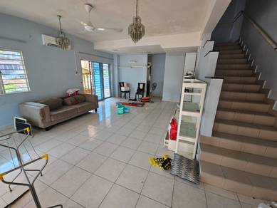 Taman Anggerik Perdana Corner 2-Storey House For Sales!!!