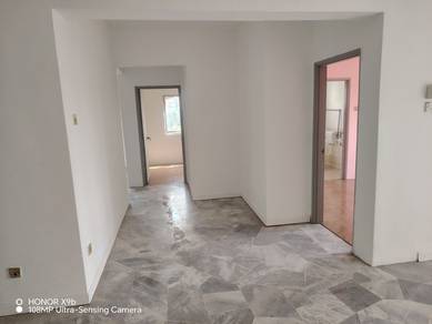 Klang Pelangi Court Apartment Clean and Newly Painted