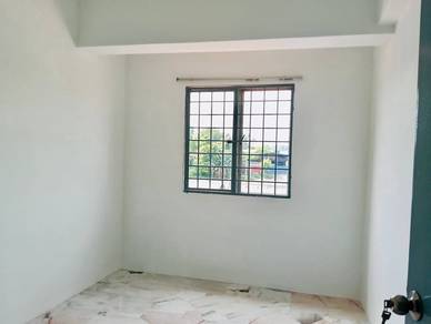 Condo Vista Prima with Swimming pool , parking , gated & guarded