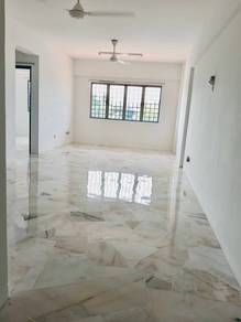 Condo Vista Prima with Swimming pool , parking , gated & guarded