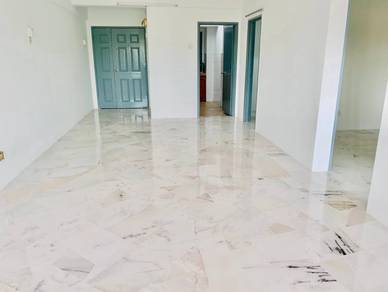 Condo Vista Prima with Swimming pool , parking , gated & guarded