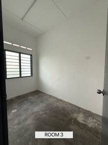Taman Perwira, Teluk Panglima Garang ~ Teres Setingkat Facing Padang