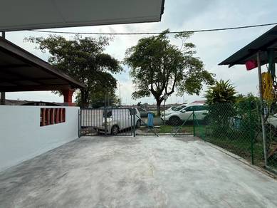 Taman Perwira, Teluk Panglima Garang ~ Teres Setingkat Facing Padang